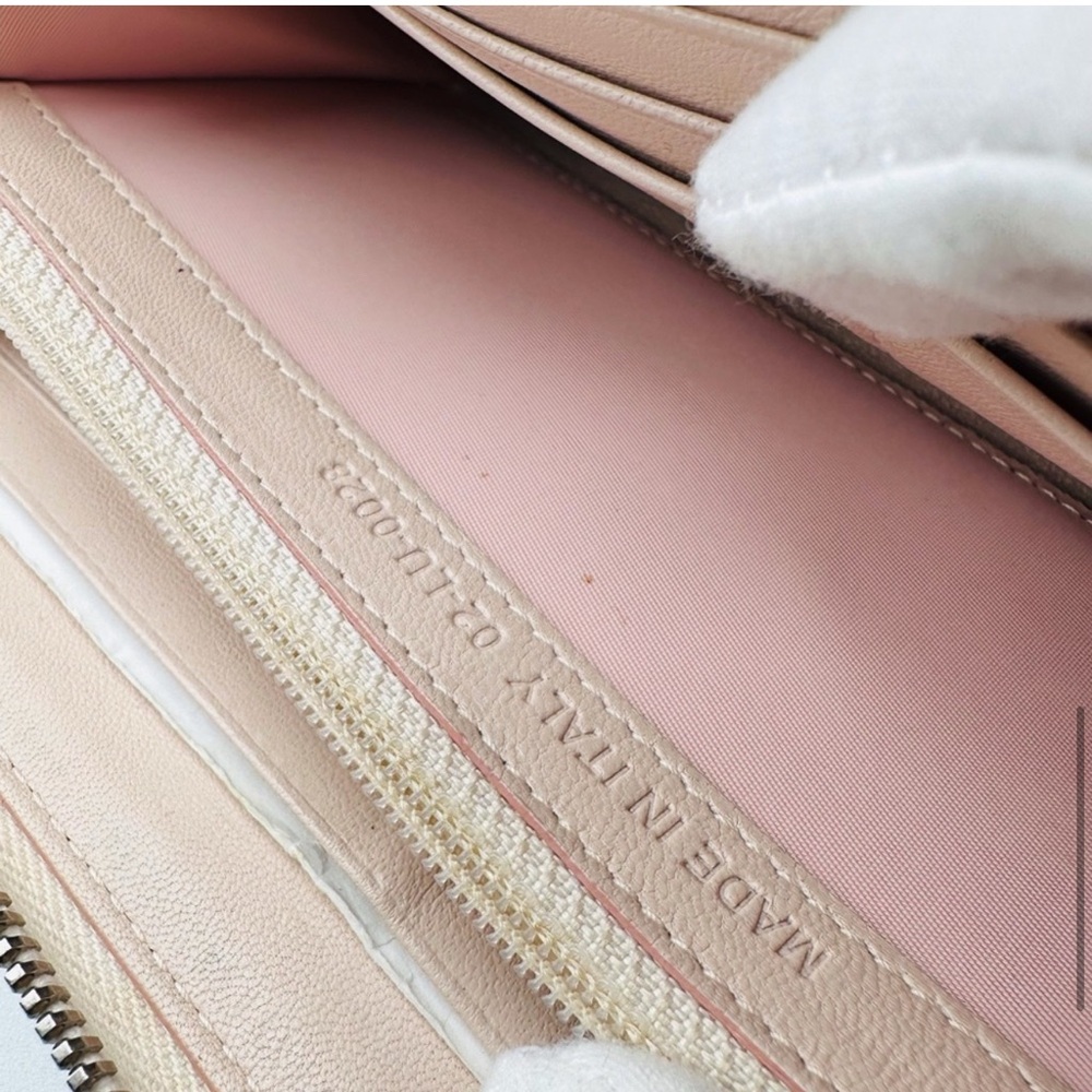 👜 Christian Dior Beige Zip Around Wallet Embossed Neutral Leather Authentic - Picture 5 of 7